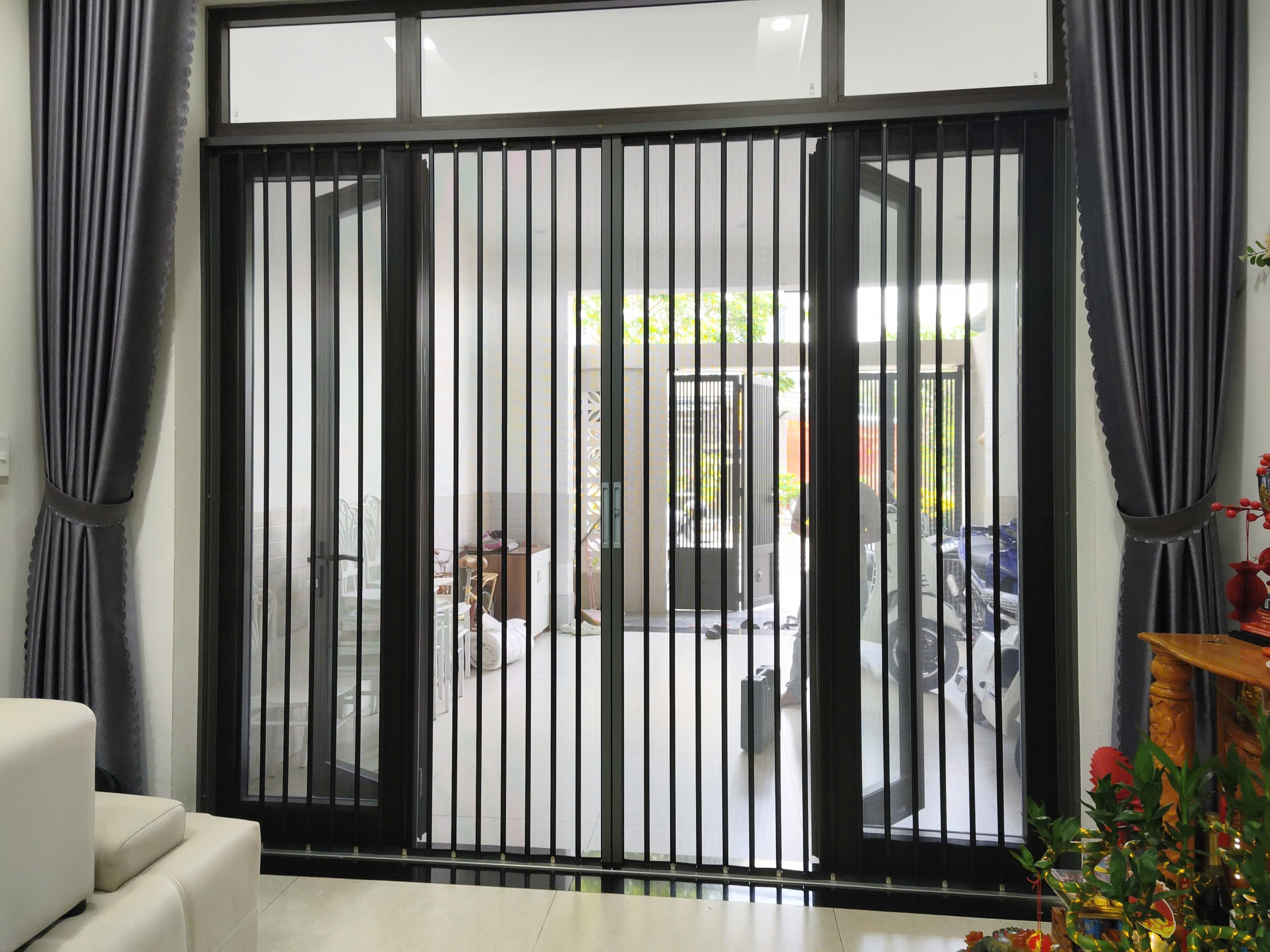 Cửa Lưới Chống Muỗi Chống Trộm Xếp Lá Nhôm Cao Cấp (Cua Luoi Chong Trộm (Xếp Lá Nhôm, Lá Xám) - Mẫu 01