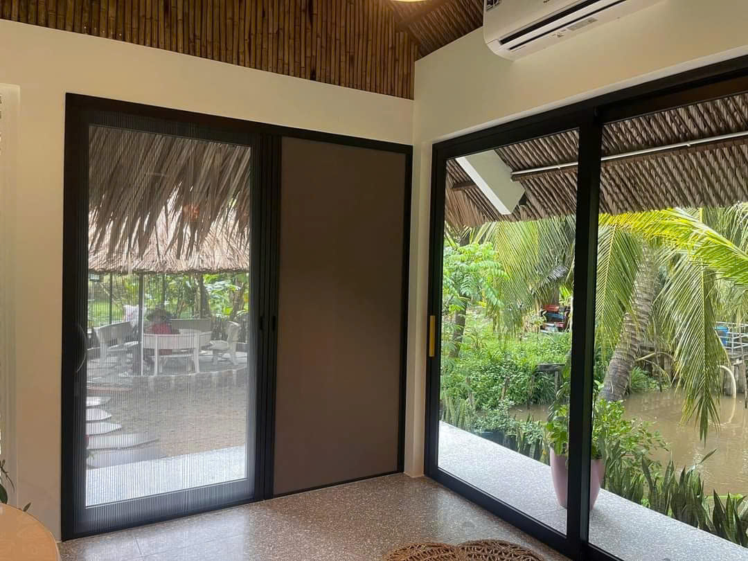 Cửa Lưới Chống Muỗi Kết Hợp Rèm Tổ Ong 2 Trong 1 (Cửa Lưới Kết Hợp Với Rèm Tổ Ong) - Mẫu 01